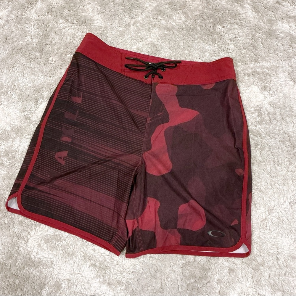Oakley | Red & Black Hybrid Board Shorts size 31